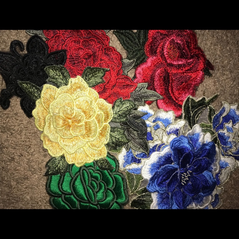 💛🌸🌼✨NWOT Flower Embroidery Pieces✨🌸🌼